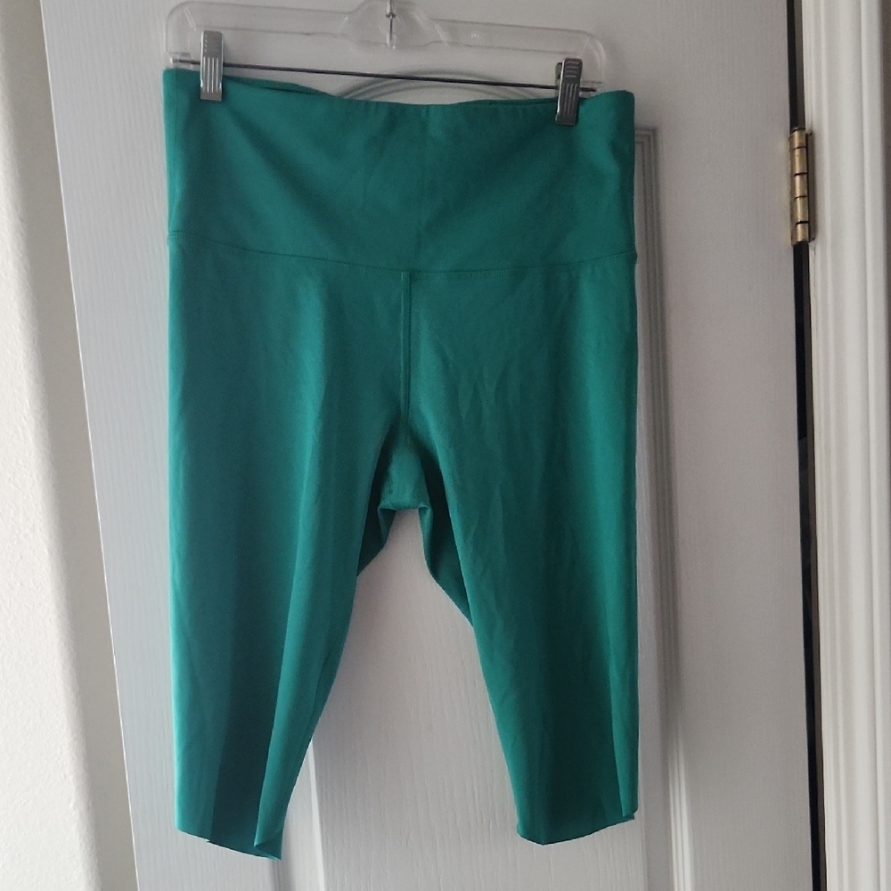 All in Motion Teal Capri Leggings, Size‎ Large
